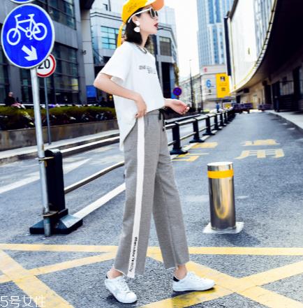 女生去海边穿什么衣服？海边度假怎么穿搭显瘦？