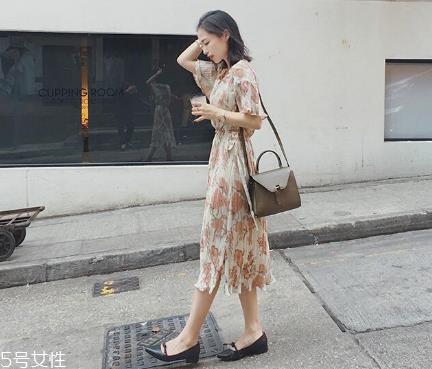 女生去海边穿什么衣服？海边度假怎么穿搭显瘦？