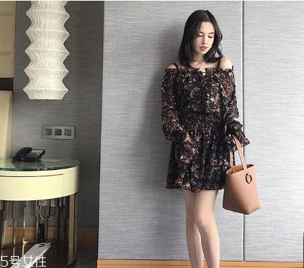 女生去海边穿什么衣服？海边度假怎么穿搭显瘦？