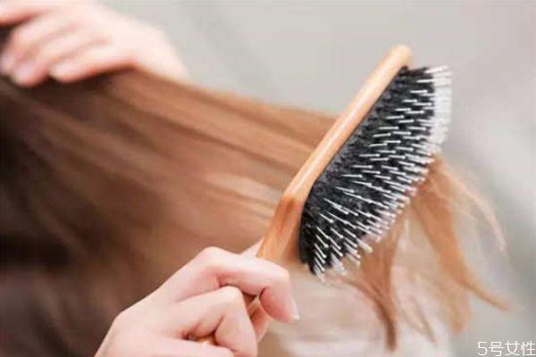 冬天头发起静电严重如何解决 什么梳子防静电效果好 冬天头发起静电严重如何解决 什么梳子防静电效果好