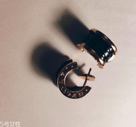 耳钉银针变黑怎么处理？耳钉银针变黑了怎么办？