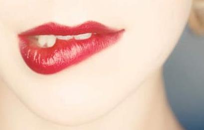 纹唇和漂唇哪个好？纹唇和漂唇的区别