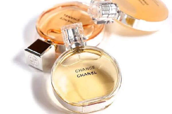 香奈儿邂逅香水怎么辨别正品 香奈儿邂逅香水会变色吗