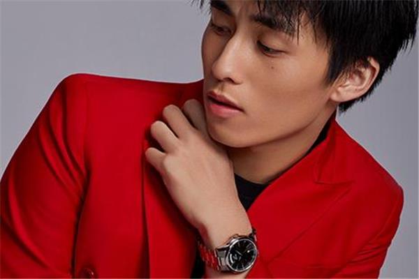 英纳格手表怎么调日期 旋转方向要分清 英纳格手表怎么调日期 旋转方向要分清