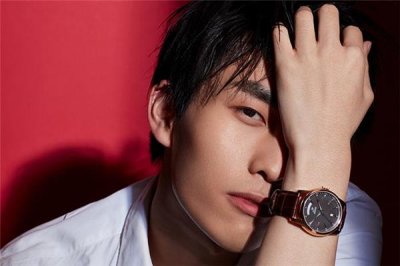 ​英纳格手表怎么调日期 旋转方向要分清