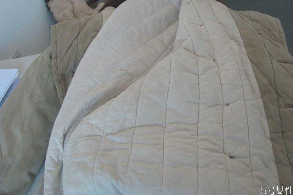 军大衣为何都是双排扣 军大衣的挑选技巧