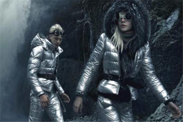 moncler和加拿大鹅哪个好 羽绒品牌大比拼 moncler和加拿大鹅哪个好 羽绒品牌大比拼