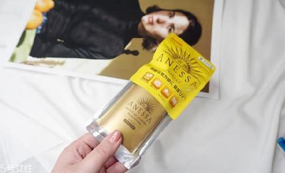 安耐晒和安热沙一样吗 安耐晒和安热沙有什么区别 安耐晒和安热沙一样吗 安耐晒和安热沙有什么区别