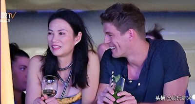 ​55岁邓文迪携小鲜肉男友高调秀恩爱，这背后藏着什么秘密？