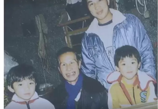 王祖蓝的爸爸王严化是谁(王祖蓝父亲身份曝光)