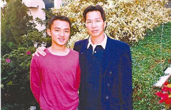 王祖蓝的爸爸王严化是谁(王祖蓝父亲身份曝光)