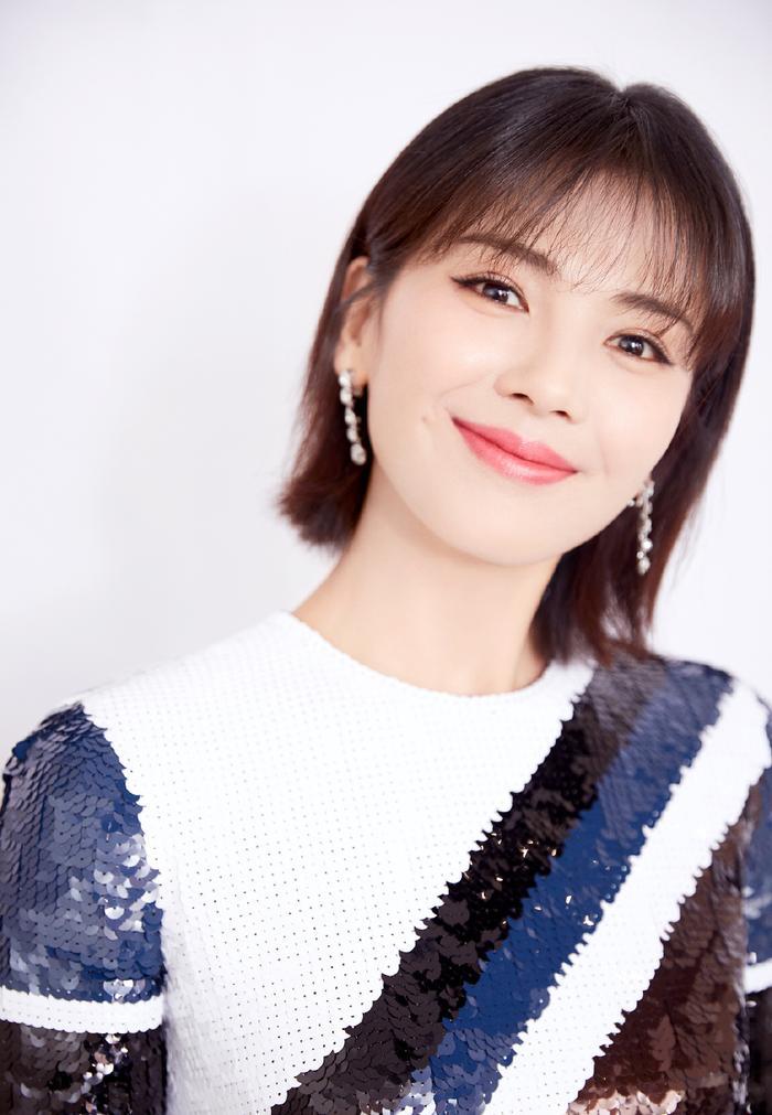 刘涛虽然已经41岁，可剪款短发加个刘海却减龄效果满分，嫩回20岁