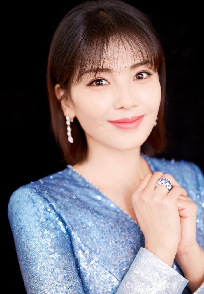 刘涛虽然已经41岁，可剪款短发加个刘海却减龄效果满分，嫩回20岁