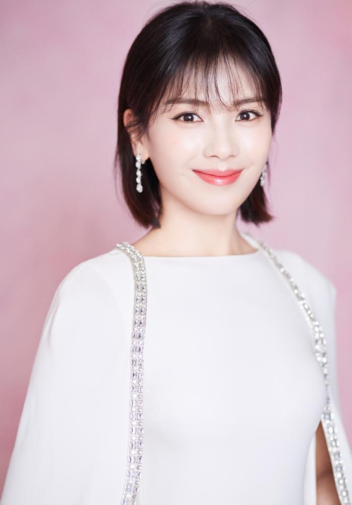 刘涛虽然已经41岁，可剪款短发加个刘海却减龄效果满分，嫩回20岁