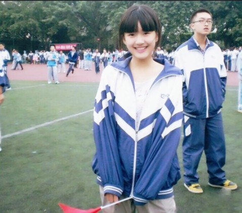 被汪涵当做干女儿，从小网红逆袭成网剧一姐，赵露思什么来头？