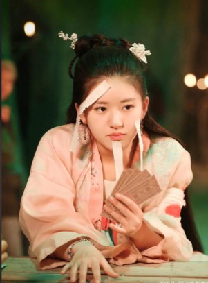 被汪涵当做干女儿，从小网红逆袭成网剧一姐，赵露思什么来头？