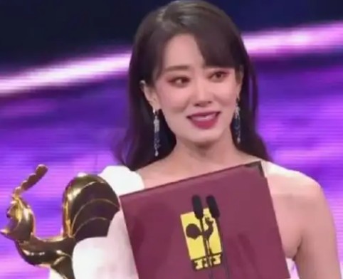 被汪涵当做干女儿，从小网红逆袭成网剧一姐，赵露思什么来头？