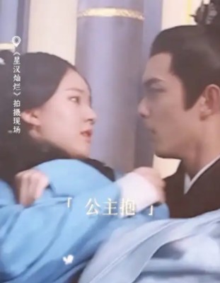 被汪涵当做干女儿，从小网红逆袭成网剧一姐，赵露思什么来头？