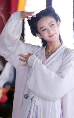 被汪涵当做干女儿，从小网红逆袭成网剧一姐，赵露思什么来头？