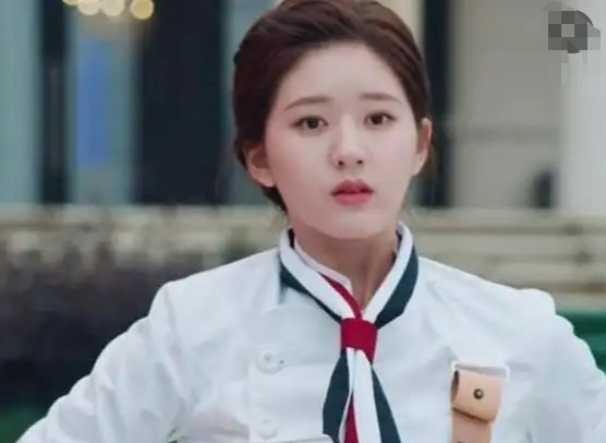 被汪涵当做干女儿，从小网红逆袭成网剧一姐，赵露思什么来头？