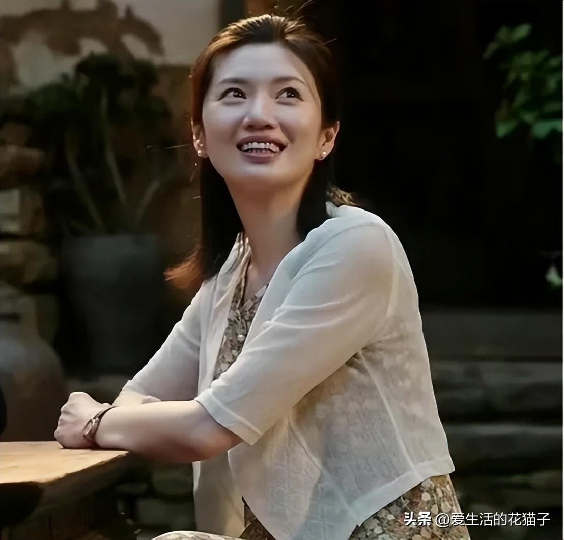 前央视主持苑冉：16岁出道，却靠演“后妈”出圈，今43岁婚姻成谜