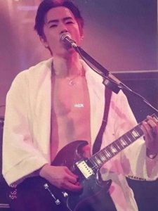 ​黄贯中:Beyond乐队的璀璨星辰