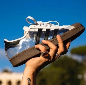 ​曾经火遍全球的Adidas贝壳头，你有多久没穿它了？