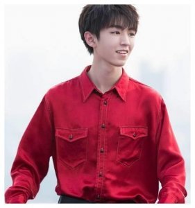 ​王俊凯发微博凹造型，王源在巴黎享受阳光，千玺却引起粉丝不满