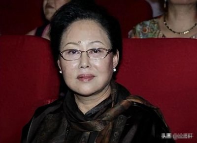 ​74岁斯琴高娃近况：瑞士老公已去世，她回到国内生活
