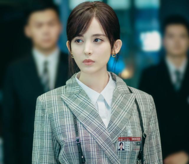 古力娜扎新剧《风暴舞》将播，粉丝们都说她演技有进步