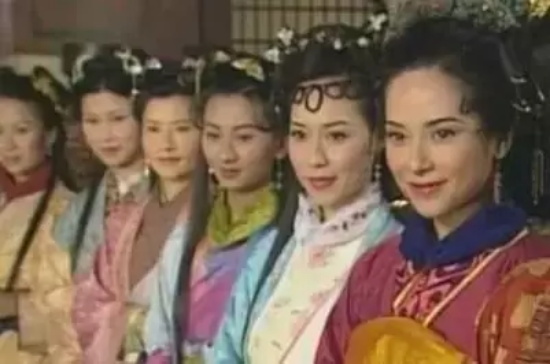 和珅的老婆是谁？一生娶了九个老婆且个个都貌美如花