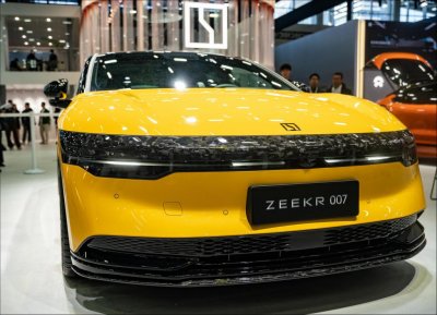 ​搬起特斯拉，极氪砸了自己脚