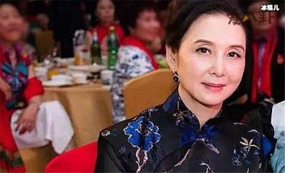 ​邱佩宁退圈从商，嫦娥面对恋情也束手无策！