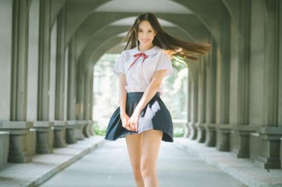​美图分享：邻家学妹，夏日学生装写真