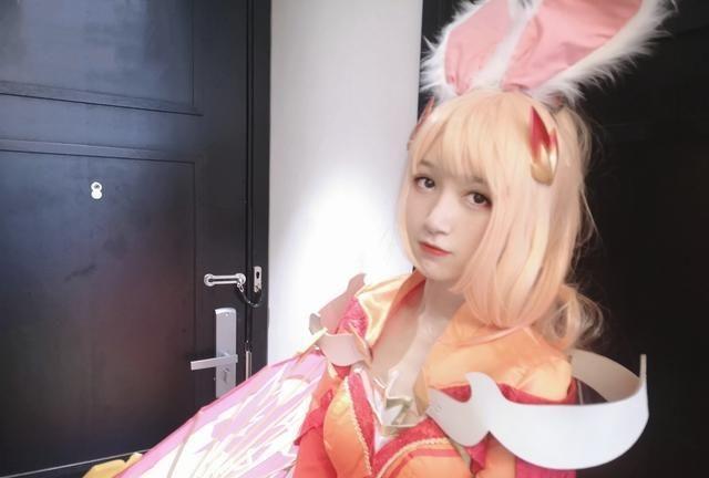 王者荣耀:小姐姐公孙离cos,身材婀娜多姿,玩家:堪比四大美女