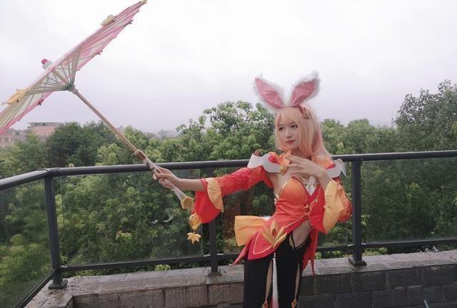 王者荣耀:小姐姐公孙离cos,身材婀娜多姿,玩家:堪比四大美女