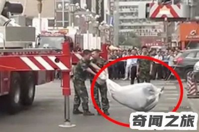 ​二七广场墙缝女尸身体僵硬已发臭(死者身份是情妇)