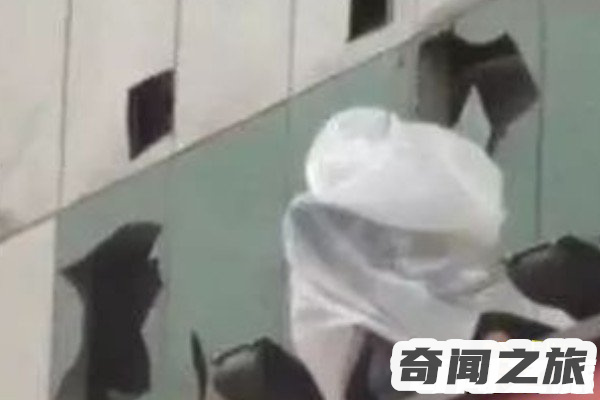 二七广场墙缝女尸身体僵硬已发臭(死者身份是情妇)(4)_