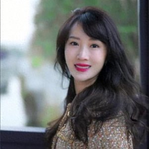 ​39岁李念晒香港豪宅，嫁富商老公生3胎，大女儿12岁小儿子刚满岁