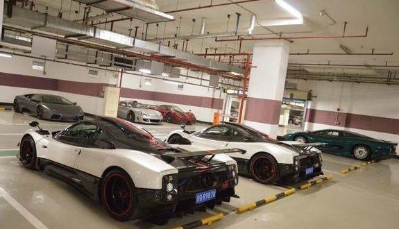 北京能住四合院的人，是怎么样的人物多豪？去他家的私人车库逛一