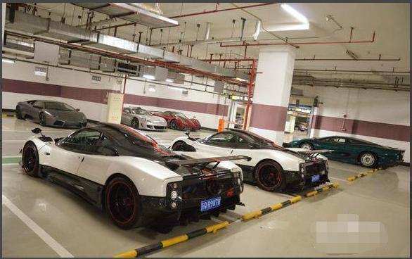 北京能住四合院的人，是怎么样的人物多豪？去他家的私人车库逛一