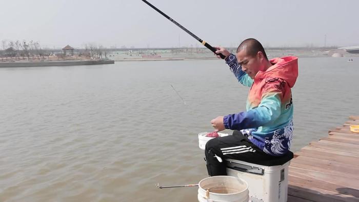 冬天开野战蓝鲫的绝密配方，有些人学了一半就能连拔大板鲫了