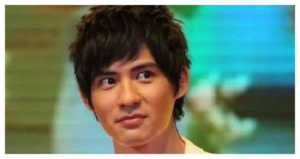 从花样少年到成熟型男,39岁的“仔仔”周渝民帅气依旧