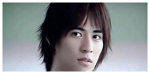 从花样少年到成熟型男,39岁的“仔仔”周渝民帅气依旧