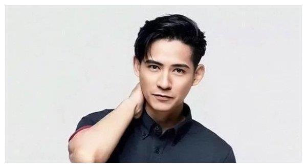 从花样少年到成熟型男,39岁的“仔仔”周渝民帅气依旧