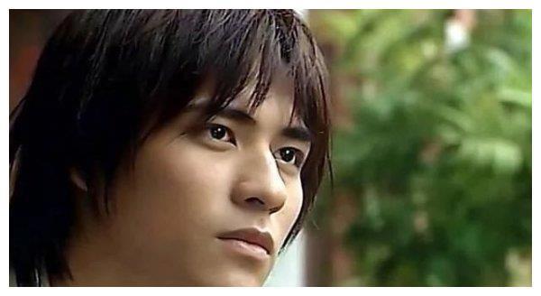 从花样少年到成熟型男,39岁的“仔仔”周渝民帅气依旧