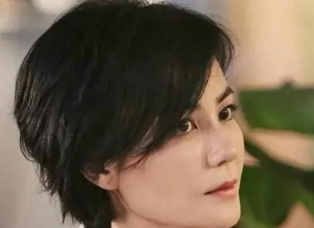 王珞丹和葛优撞脸（明星撞脸严重的对比图）