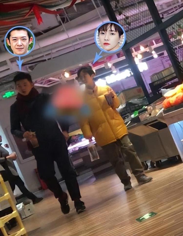 焦俊艳走红毯「焦俊艳晒工作照剧组庆生穿高领衫露齿灿笑大龄剩女被父母催婚」