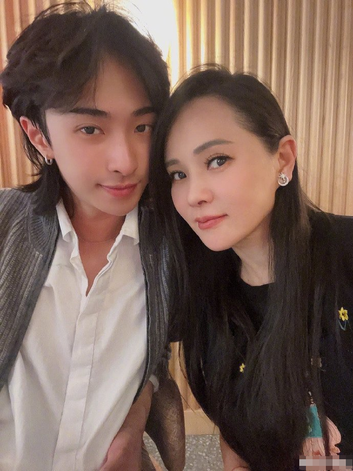 伊能静个人资料简历新闻（54岁女星伊能静疑婚变！暂居美国与秦昊分居，晒落泪照表情伤神）