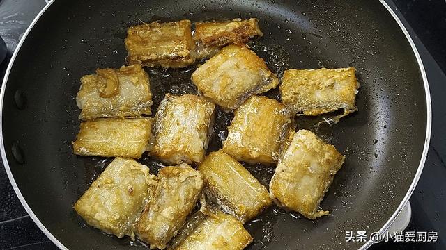 糖醋带鱼做法鲜美可口（教你糖醋带鱼的家常做法）(9)